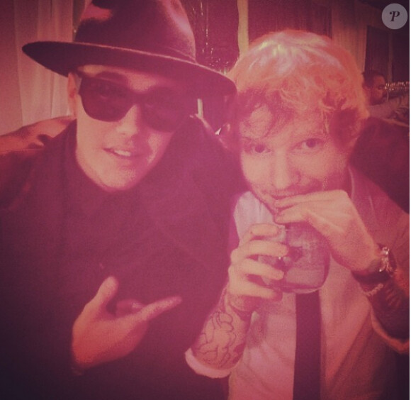Justin Bieber et Ed Sheeran lors du mariage de Scooter Braun, le 7 juillet 2014.