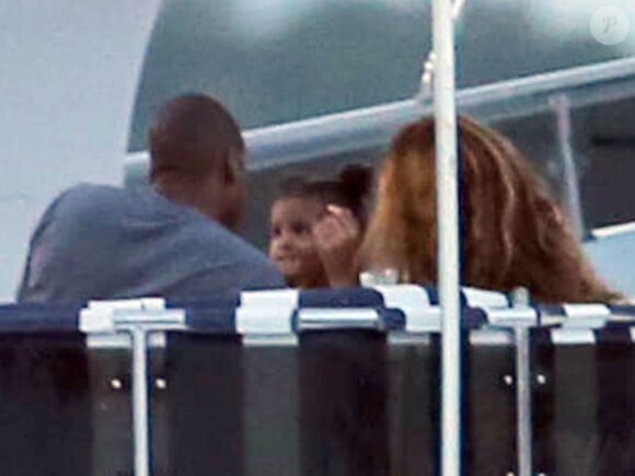 Exclusif - Beyoncé, Jay Z et leur fille Blue Ivy en famille sur un magnifique yacht à Miami, le 27 juin 2014.