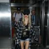 Fergie et son mari Josh Duhamel et leur fils arrivent à l'aéroport à Los Angeles, le 5 juillet 2014.