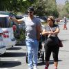 Fergie et Josh Duhamel emmènent leur fils Axl au zoo à Los Angeles, le 27 juin 2014.