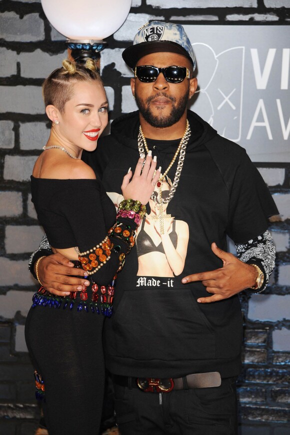 Miley Cyrus et Mike Will Made-It aux MTV Video Music Awards au Barclay's Center à New York. Le 25 août 2013.
