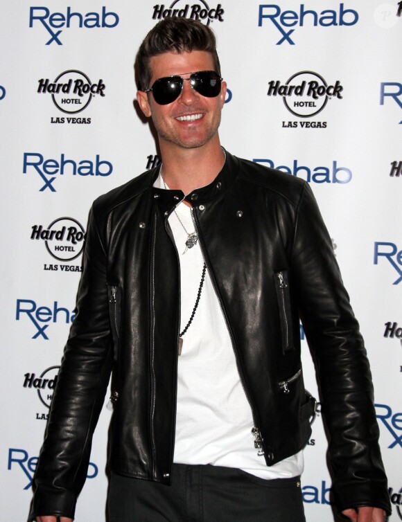 Robin Thicke pose au club "Rehab" à las Vegas, le 12 avril 2014. 