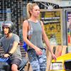 Le top Candice Swanepoel et son compagnon Hermann Nicoli arrivent à la salle de gym le 9 juillet 2014 à New York