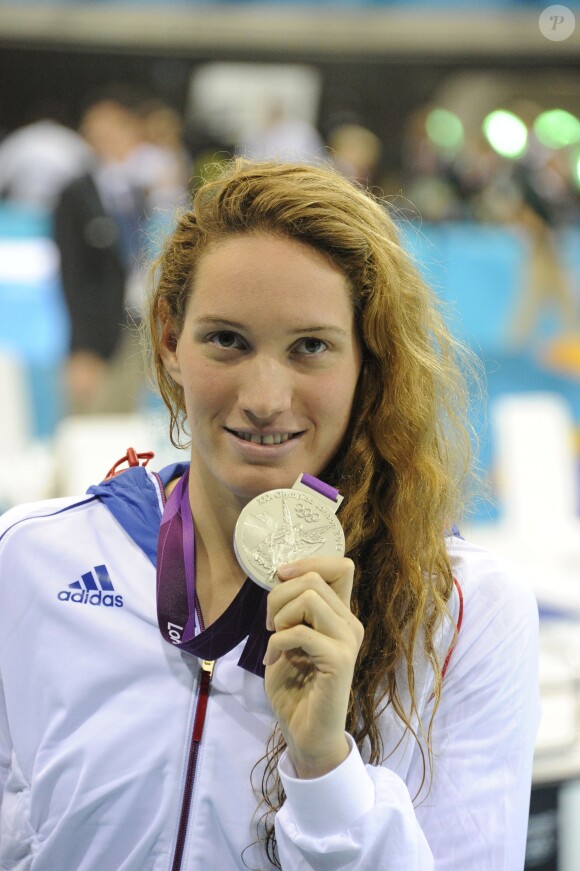 Camille Muffat médaillée d'argent aux JO de Londres le 31 juillet 2012, deux jours après sa médaille d'or. La nageuse a annoncé le 12 juillet 2014, dans L'Equipe, sa retraite sportive, à 25 ans seulement.
