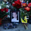 Des hommages à Paul Walker sur le lieu où l'acteur a perdu la vie, Valencia, Los Angeles, le 8 décembre 2013.