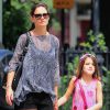 Katie Holmes et sa fille Suri se balladent à Soho, New York, le 12 juillet 2014.