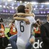 Sami Khedira et Lena Gercke le 13 juillet 2014 à l'issue de la victoire allemande en finale de Coupe du monde face à l'Argentine au stade Maracanã de Rio de Janeiro