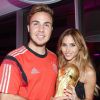 Mario Götze et sa belle Ann-Kathrin Brömmel lors de la soirée célébrant la victoire de l'équipe allemande en finale de la Coupe du monde face à l'Argentine, à l'hôtel Sheraton de Rio, le 13 juillet 2014
