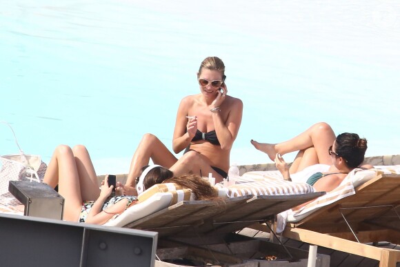 Vacances de rêves : dans un hôtel luxueux avec piscine comme Kate Moss