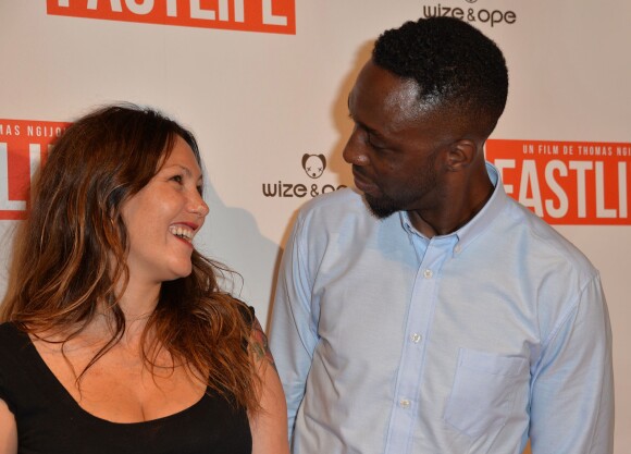 Thomas Ngijol et sa compagne Karole Rocher, heureux et amoureux, lors de l'avant-première du film "Fastlife" au cinéma Gaumont Capucines Opéra à Paris, le 15 juillet 2014.