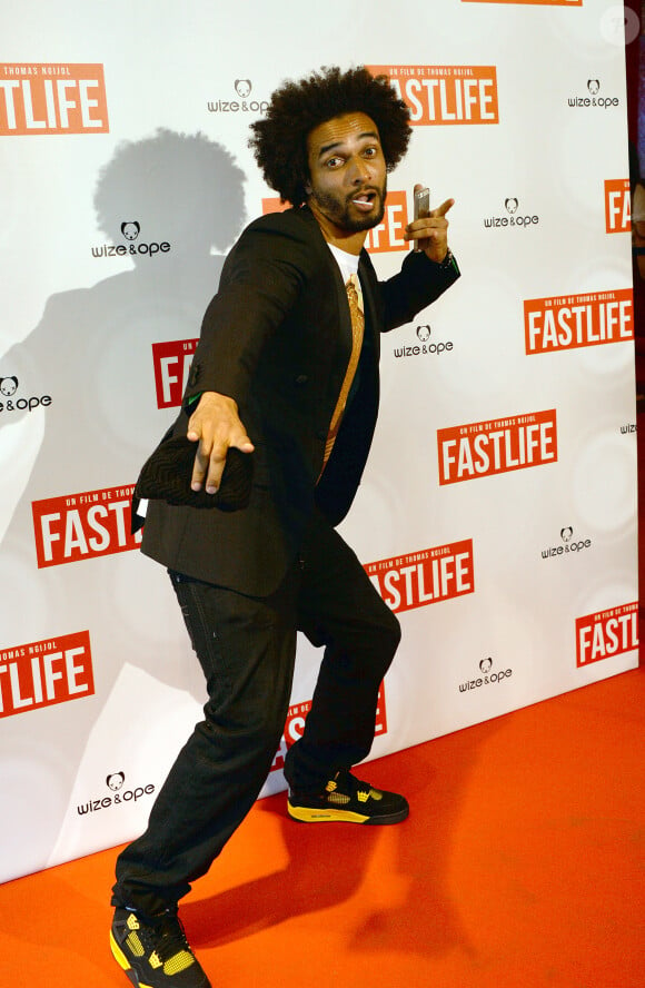 Benoit Assou-Ekotto (Footballeur Tottenham Hotspur) lors de l'avant-première du film "Fastlife" au cinéma Gaumont Capucines Opéra à Paris, le 15 juillet 2014.