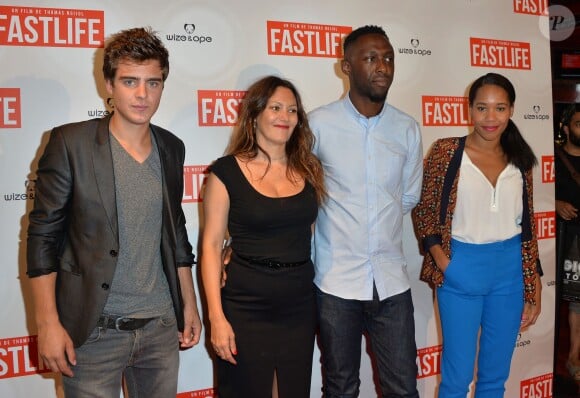 Clément Moreau, Karole Rocher, son compagnon Thomas Ngijol et Olivia Biffot lors de l'avant-première du film "Fastlife" au cinéma Gaumont Capucines Opéra à Paris, le 15 juillet 2014.