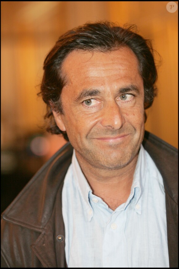 Nicolas Vanier - Remise de prix dans les salon du Sénat à Paris, le 17 avril 2007.