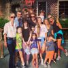 Johnny Hallyday, Laeticia, Estelle Lefébure, François Vincentelli et les enfants à Knott's Berry Farm, juillet 2014.
