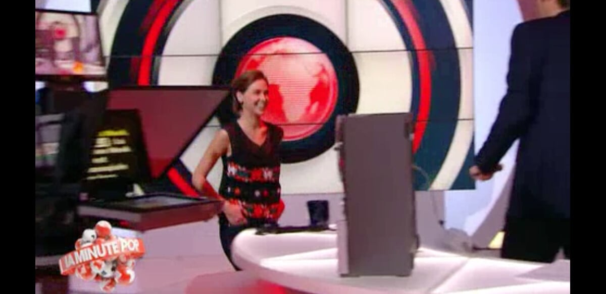 Vidéo Nouvelle entrée de la chroniqueuse Ophélie Meunier sur le plateau du Petit Journal de