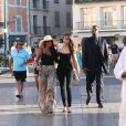Ayem Nour se promène dans les rues de Saint-Tropez, le 17 juillet 2014.
