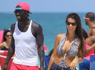 Bacary Sagna et sa belle Ludivine : Amoureux et câlins sur la plage à Miami