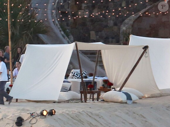 Vue générale de la réception organisée avant le mariage d'Adam Levine et Behati Prinsloo en présence de leur famille et des leurs amis sur la plage du El Dorado Golf & Beach Club à Los Cabos, le 18 juillet 2014, la veille de leur mariage.
