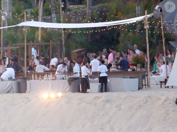 Vue générale de la réception organisée avant le mariage d'Adam Levine et Behati Prinsloo en présence de leur famille et des leurs amis sur la plage du El Dorado Golf & Beach Club à Los Cabos, le 18 juillet 2014, la veille de leur mariage.