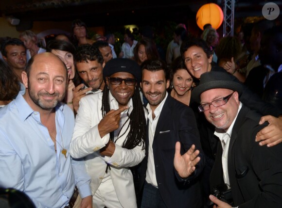 Kad Merad, Pascal Elbé, Niel Rogers et Antoine Chevanne le jeudi 17 juillet 2014, à la soirée annuelle du célèbre Byblos, à Saint-Tropez. 