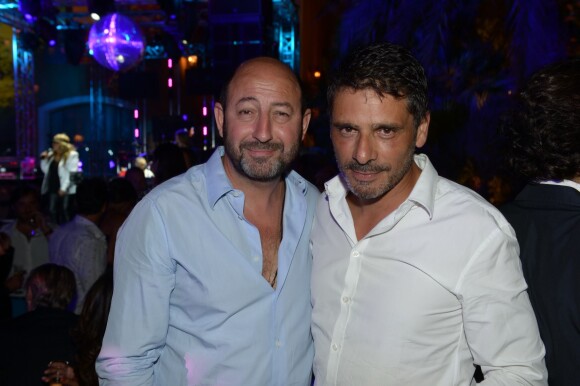 Kad Merad et Pascal Elbé le jeudi 17 juillet 2014, à la soirée annuelle du célèbre Byblos, à Saint-Tropez. 