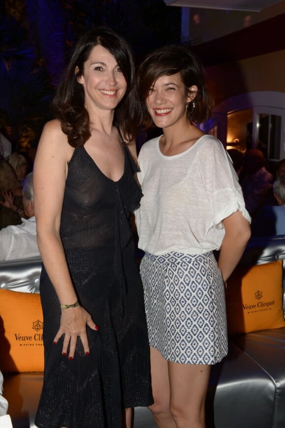 Zabou Breitman et Mélanie Doutey le jeudi 17 juillet 2014, à la soirée annuelle du célèbre Byblos, à Saint-Tropez. 