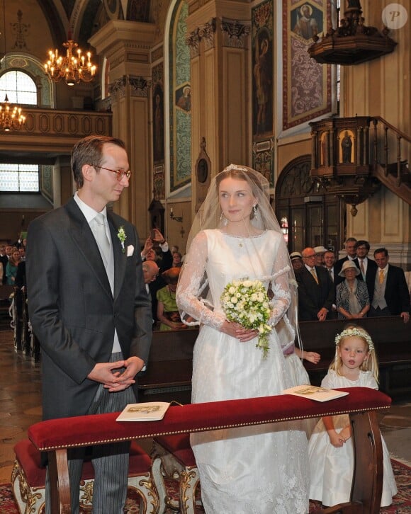 Sebastian Bergmann et l'archiduchesse Magdalena de Habsbourg-Lorraine, arrière-petite-fille de l'empereur François-Joseph d'Autriche et de l'impératrice Sissi, lors de leur mariage le 19 juillet 2014 en l'église Saint-Nicolas de Bad Ischl, en Autriche.