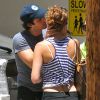 Exclusif - Ian Somerhalder embrasse tendrement une amie sous les yeux de Nikki Reed, dans le quartier de Studio City à Los Angeles, le 20 juillet 2014.