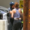 Exclusif - Ian Somerhalder embrasse tendrement une amie sous les yeux de Nikki Reed, dans le quartier de Studio City à Los Angeles, le 20 juillet 2014.