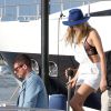 Cara Delevingne file sur le nouveau yacht du milliardaire Alshaire Fiyaz sur son nouveau yacht, le Ecstasea, à Saint-Tropez le 21 juillet 2014.
