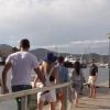 Cara Delevingne et Selena Gomez arrivent à Saint-Tropez et filent ensemble sur le nouveau yacht du milliardaire Alshaire Fiyaz, le 21 juillet 2014. (Crédit : Abaca TV)