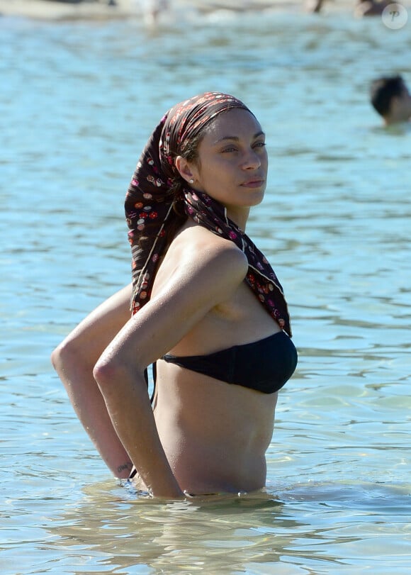 Lilly Kerssenberg, l'épouse de Boris Becker sur la plage lors de ses vacances à Ibiza, le 23 juillet 2014