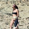Lilly Kerssenberg, l'épouse de Boris Becker sur la plage avec son fils Amadeus lors de leurs vacances à Ibiza, le 23 juillet 2014