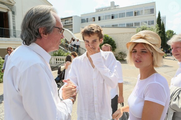 Exclusif - Philippe Lavil, Valence Cristiani (fils d'Hervé Cristiani), Kim (nièce d'Hervé Cristiani) - Obsèques d'Hervé Cristiani en l'église Sainte Cécile à Boulogne-Billancourt, le 23 juillet 2014