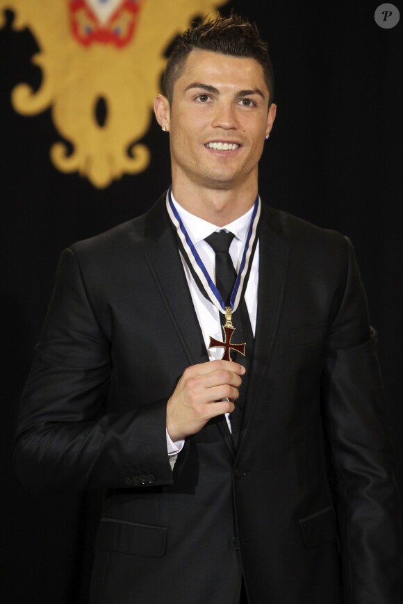 Cristiano Ronaldo après avoir été fait Grand Officier de l'ordre de l'Infante D. Henrique au palais présidentiel de Lisbonne, le 20 janvier 2014