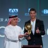 Cristiano Ronaldo reçoit le Globe soccer Award lors de la Dubaï International Sports Conference à Dubaï, le 28 décembre 2013