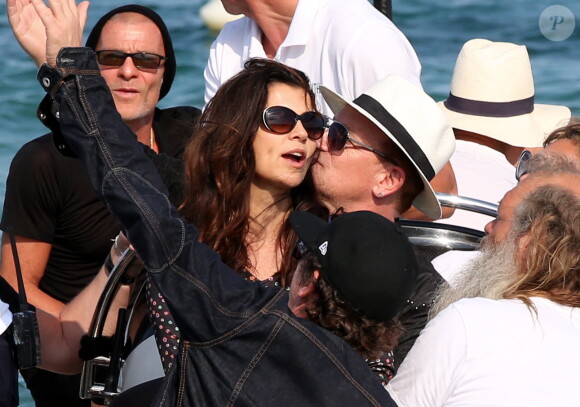 Le chanteur Bono et son épouse Ali Hewson au Club 55 plage de Pampelonne à Ramatuelle, le 24 juillet 2014.