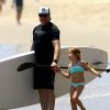 Tori Spelling passse la journée avec son mari Dean McDermott et leurs enfants Liam Aaron, Stella Doreen, Hattie Margaret et Finn Davey sur une plage à Malibu, le 26 juillet 2014.
