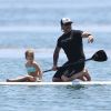 Tori Spelling passse la journée avec son mari Dean McDermott et leurs enfants Liam Aaron, Stella Doreen, Hattie Margaret et Finn Davey sur une plage à Malibu, le 26 juillet 2014.