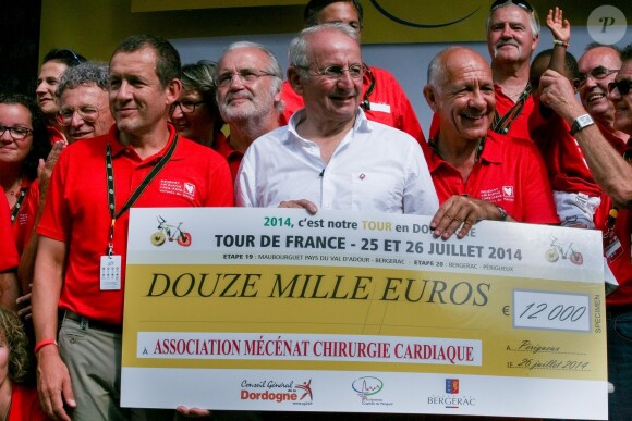 Exclusif - Nelson Monfort, Dany Boon, Jean Réveillon, Patrice Roynette Co-fondateur de Mécenat Chirurgie Cardiaque, Dominique Bergin sur la 20e étape du Tour de France lors de l'Etape du Coeur pour le compte de l'association Mécénat Chirurgie Cardiaque à Périgueux le 26 juillet 2014.