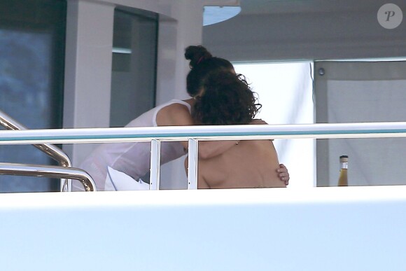 Orlando Bloom et Erica Packer à bord d'un yacht en vacances à Ibiza, le 31 juillet 2014.