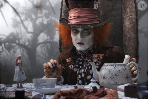 Johnny Depp en Chapelier Fou dans Alice au Pays des Merveilles.