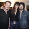 Exclusif - Johnny Hallyday avec Yarol Poupaud et sa compagne Caroline de Maigret dans les loges du Born Rocker Tour de Johnny Hallyday au POPB à Paris le 14 juin 2013