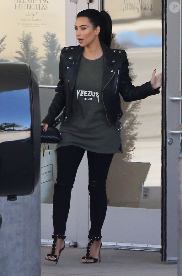 Kim Kardashian s'est rendue au centre commercial de Topanga à Woodland Hills, le 5 août 2014.