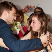 Daniel Radcliffe : Le tombeur réconforte une jeune fille en larmes