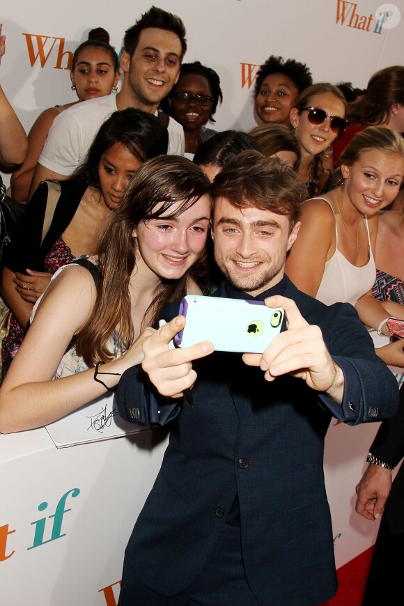 Daniel Radcliffe avec ses fans lors de l'avant-première du film What If à New York le 4 août 2014