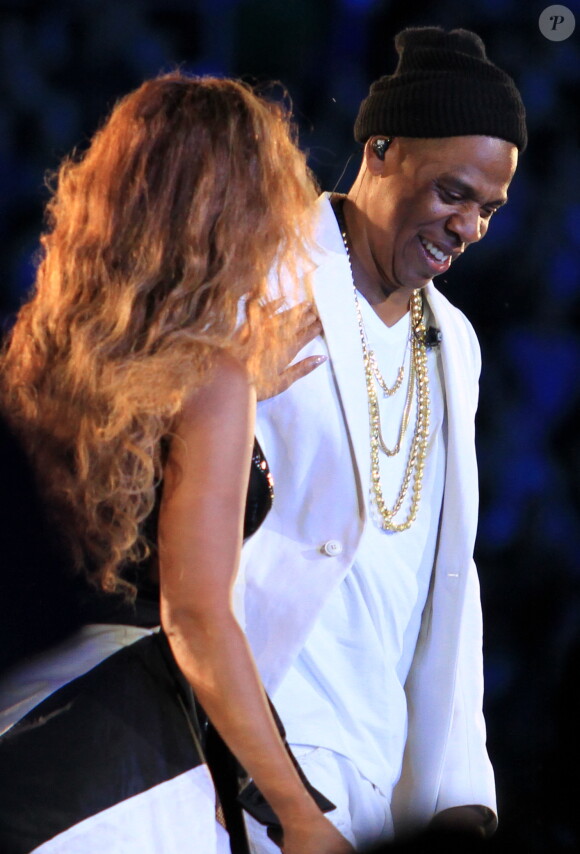Queen B et Hova, Jay Z et Beyoncé,  en concert dans le cadre de leur tournée "On The Run" à Pasadena, le 2 août 2014.