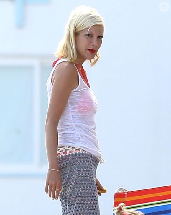 Tori Spelling sur la plage à Malibu, le 30 juillet 2014.