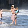 Tori Spelling en famille à la plage de Malibu, le 24 juillet 2014.
