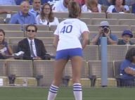 Chrissy Teigen : Sexy pour ses débuts de joueuse de base-ball